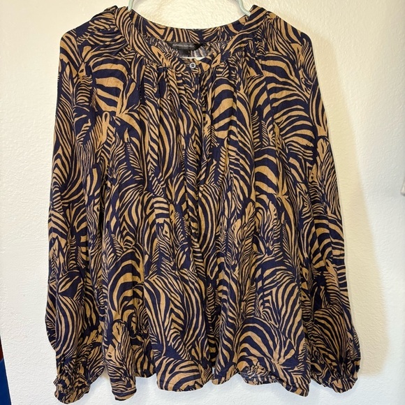 Banana Republic Tops - Banana Republic 100% Linen Zebra Print Women's Top - Navy and Tan Size Large